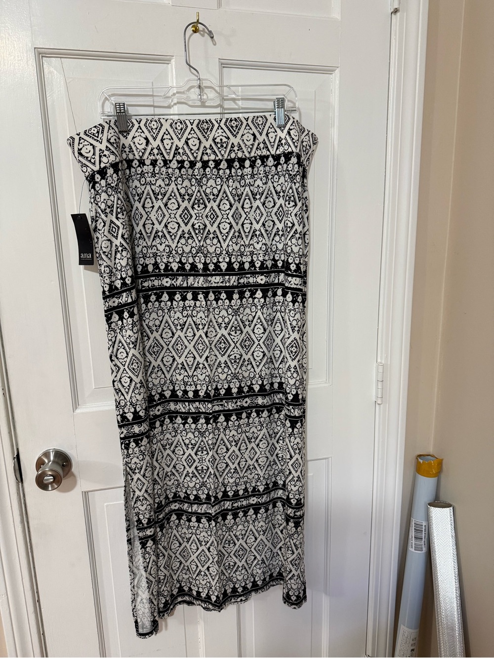 New -a.n.a Black and White Geometric Maxi Skirt